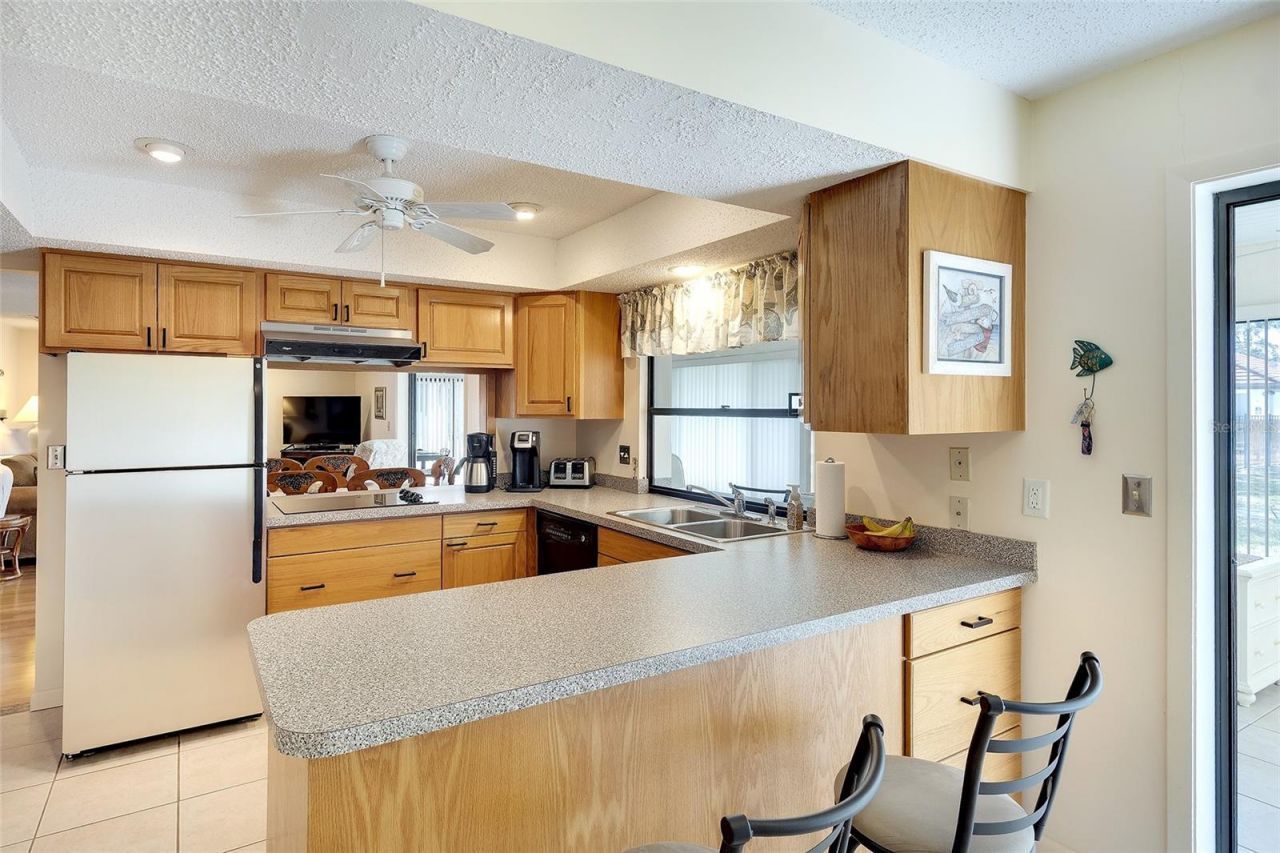 6004 Vivienda Drive , Unit 8, Bradenton, FL 34207 Photo