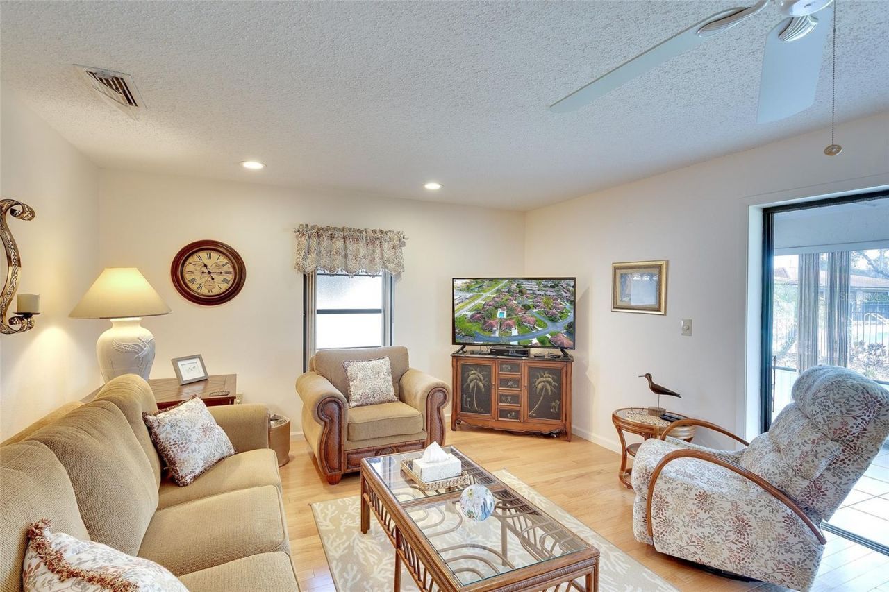 6004 Vivienda Drive , Unit 8, Bradenton, FL 34207 Photo