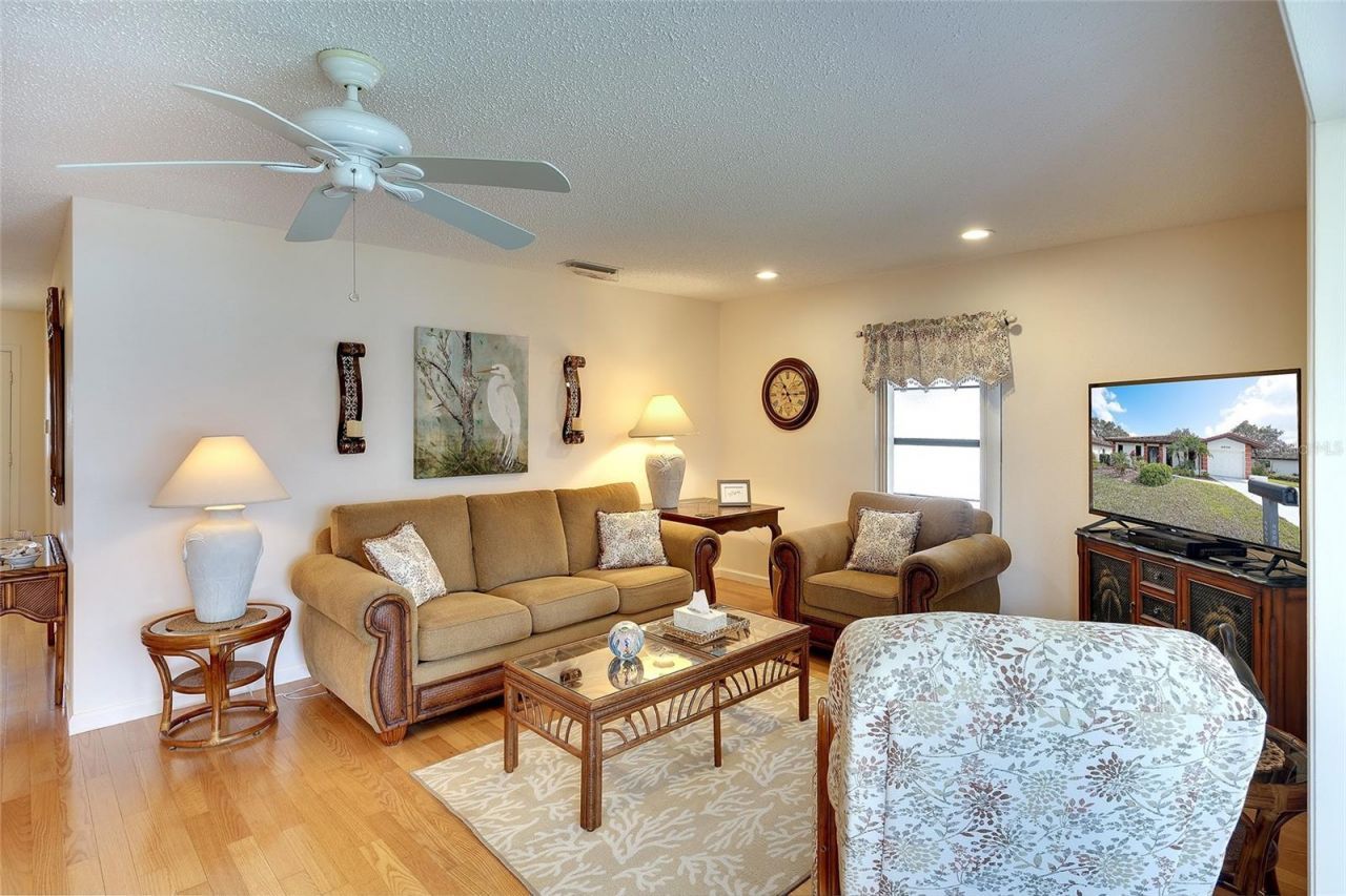 6004 Vivienda Drive , Unit 8, Bradenton, FL 34207 Photo