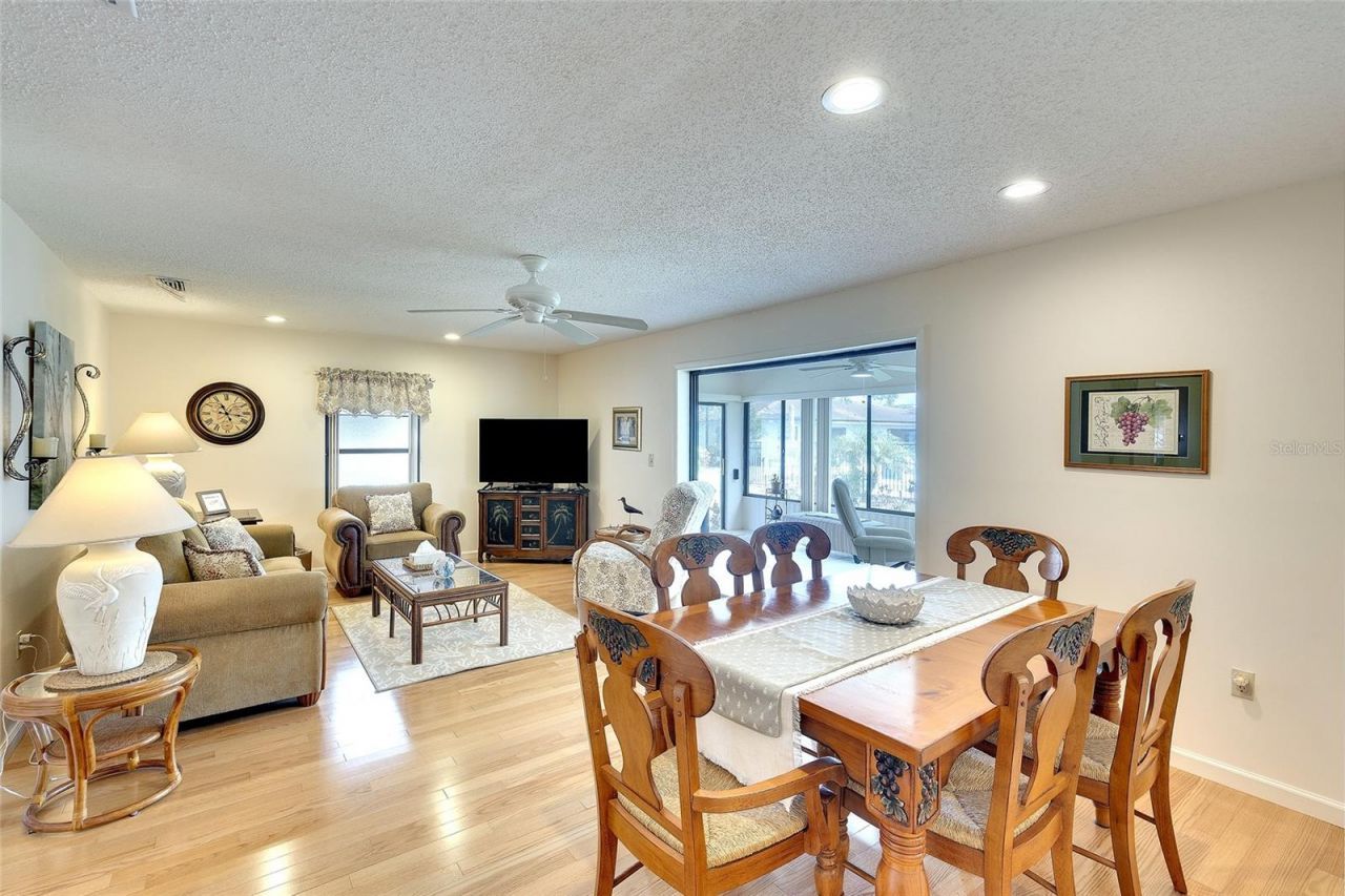 6004 Vivienda Drive , Unit 8, Bradenton, FL 34207 Photo