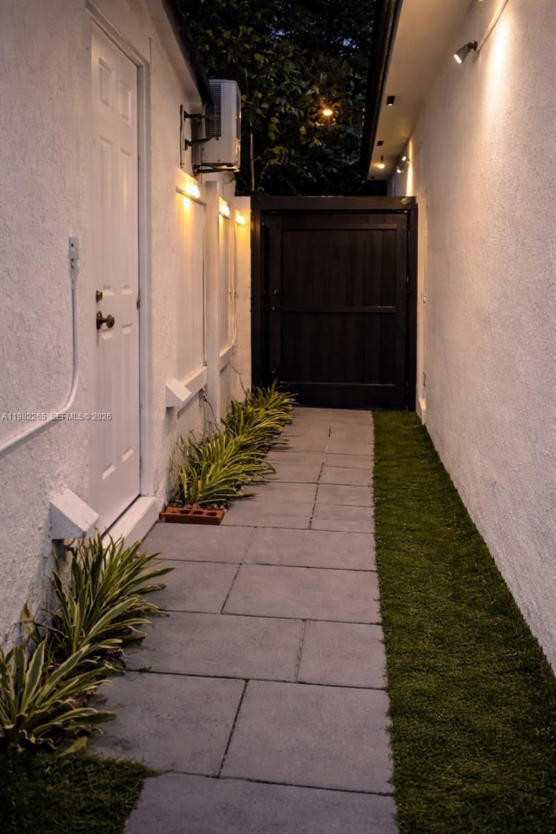 613 NW 10th St, Unit 2, Hallandale Beach, FL 33009 Photo