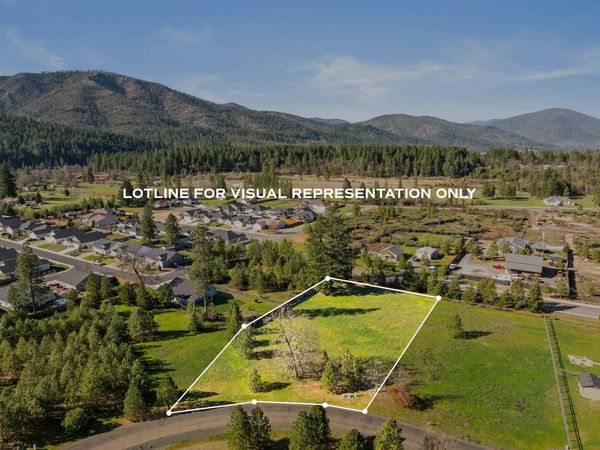 595 E Forks Circle, Cave Junction, OR 97523