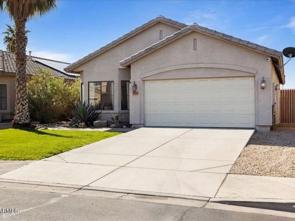 8775 W LAUREL Lane, Peoria, AZ 85345