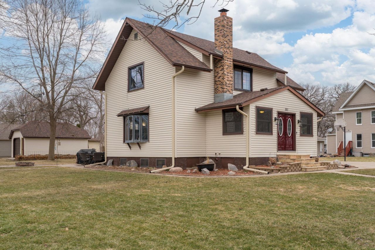 551 1st Street, Gaylord, MN 55334