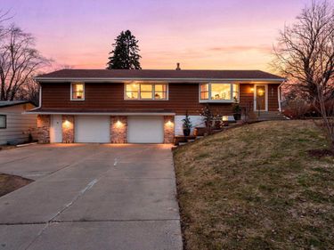 807 Rose Place, Roseville, MN 55113
