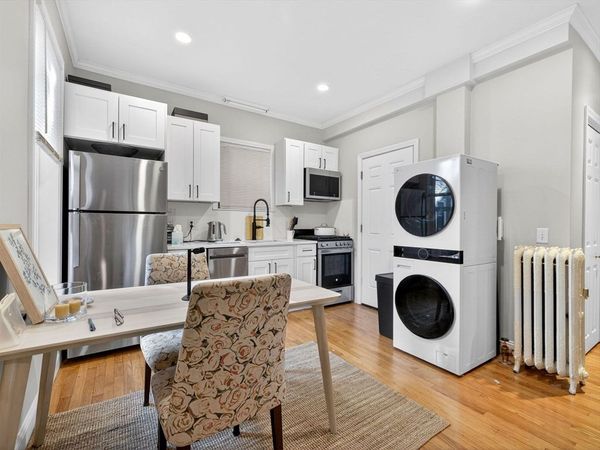 1576 Cambridge St, Unit 1R, Cambridge, MA 02138