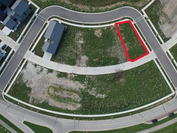 9437 S CYPRESS PLACE, Oak Creek, WI 53154