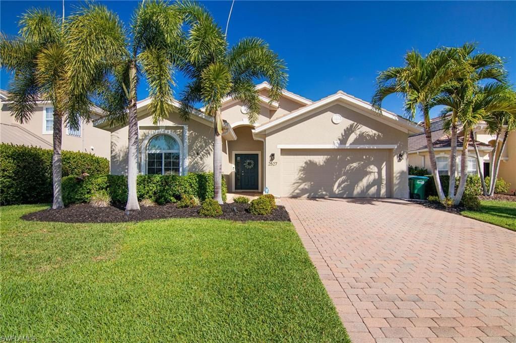 2527 Blackburn Cir, Cape Coral, FL 33991 Photo