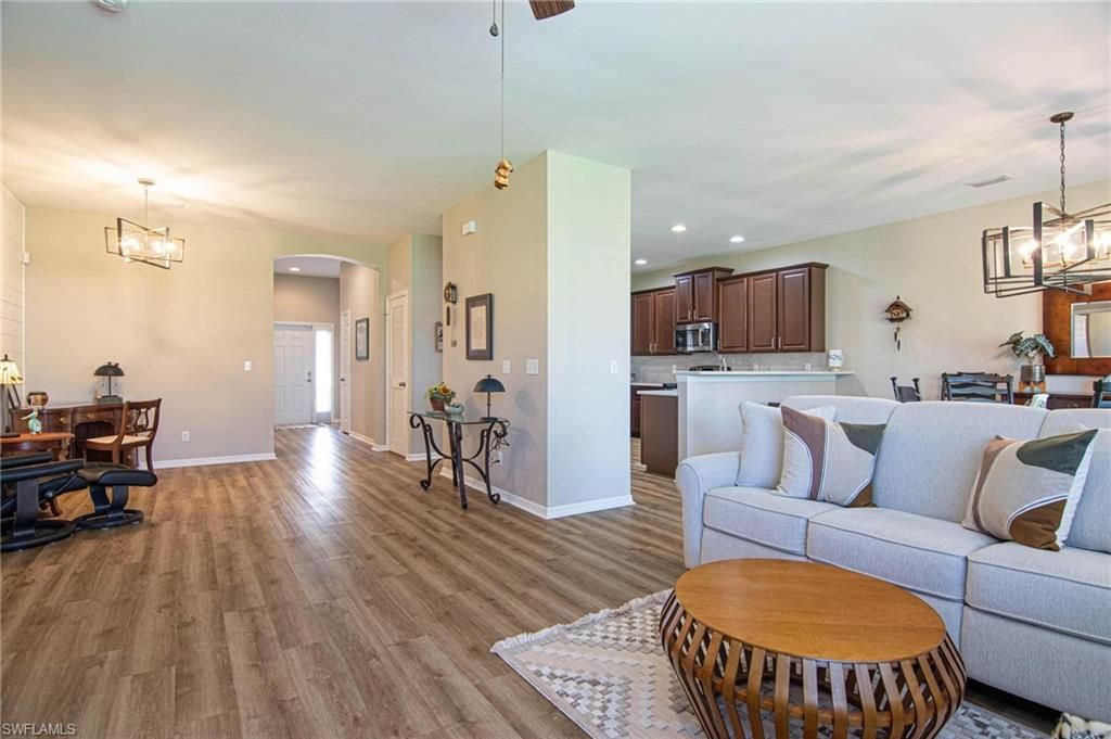 2527 Blackburn Cir, Cape Coral, FL 33991 Photo