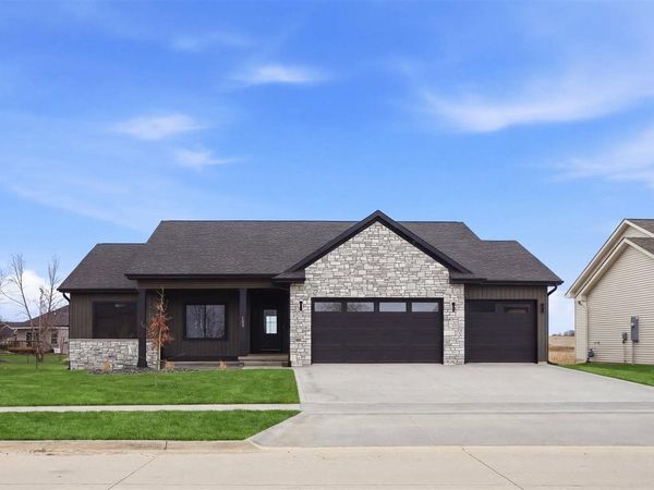 800 Yorkshire St, North Liberty, IA 52317