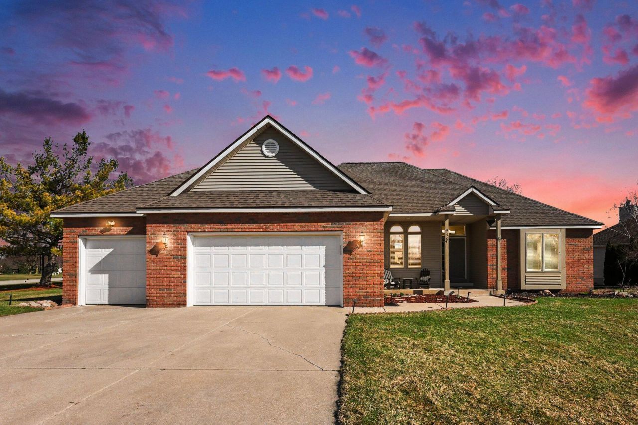 938 Mid Bluff Drive, Zeeland, MI 49464 Main Photo