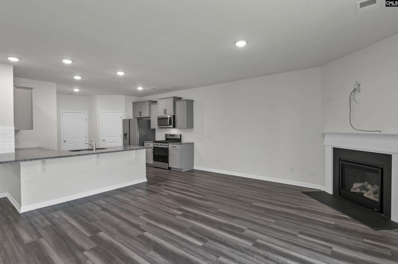 2276 Allan Crest Road Photo 4