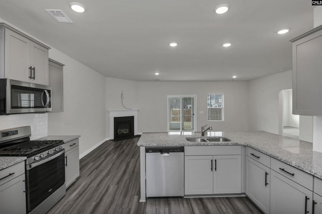 2276 Allan Crest Road Photo 9