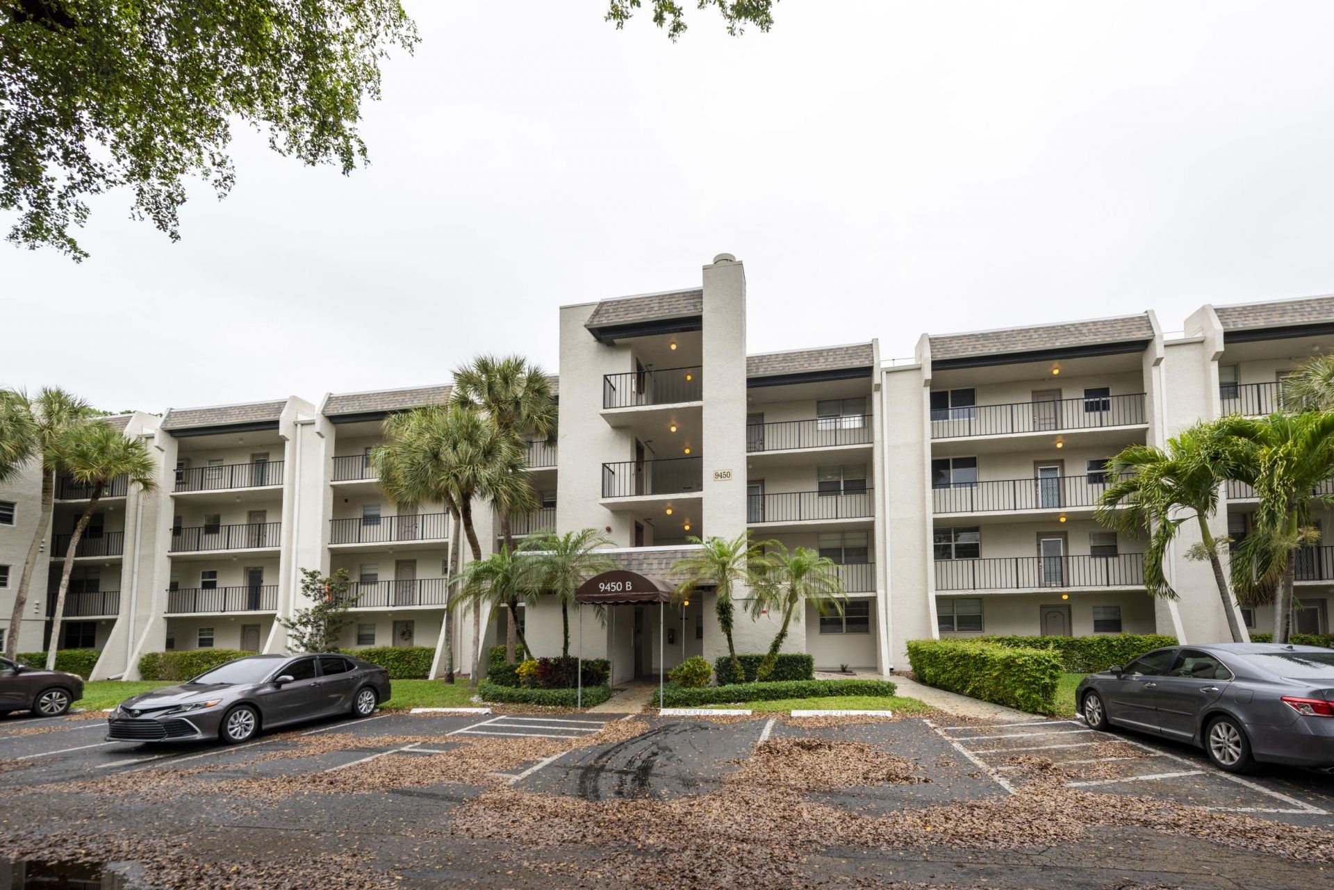 9450 Poinciana Place, Unit 301, Davie, FL 33324 Photo