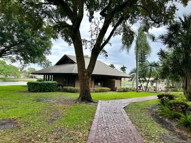 9450 Poinciana Place, Unit 301, Davie, FL 33324 Photo