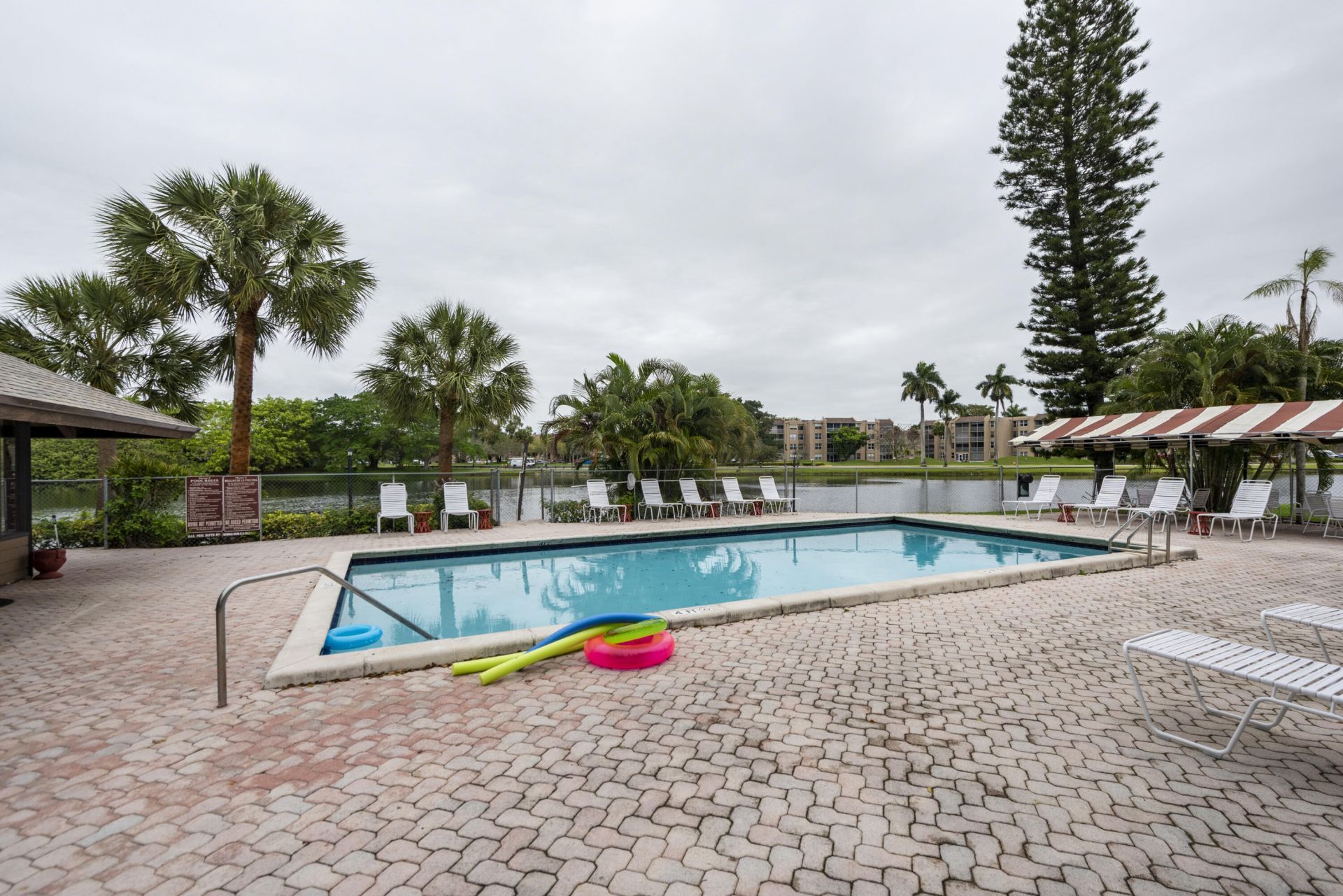 9450 Poinciana Place, Unit 301, Davie, FL 33324 Photo