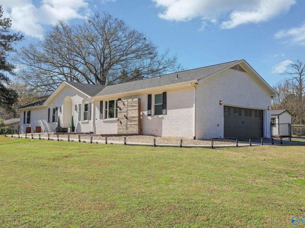 2401 Old Creek Trail SE, Decatur, AL 35603