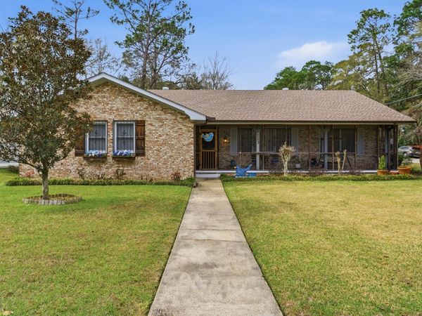 1113 Windsor Dr., Hattiesburg, MS 39402