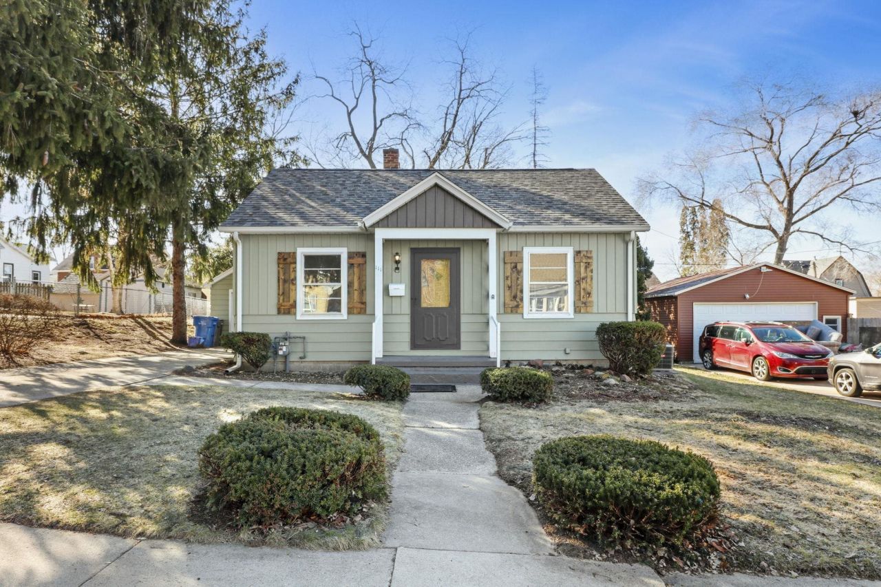 111 E Green Street, Watertown, WI 53098 Main Photo