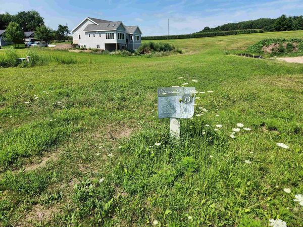 85 Savannah Parkway, Deerfield, WI 53531