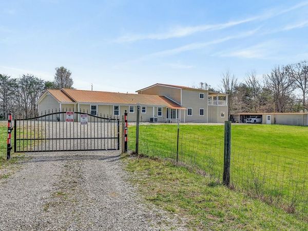 1400 1410 College St., Spencer, TN 38585