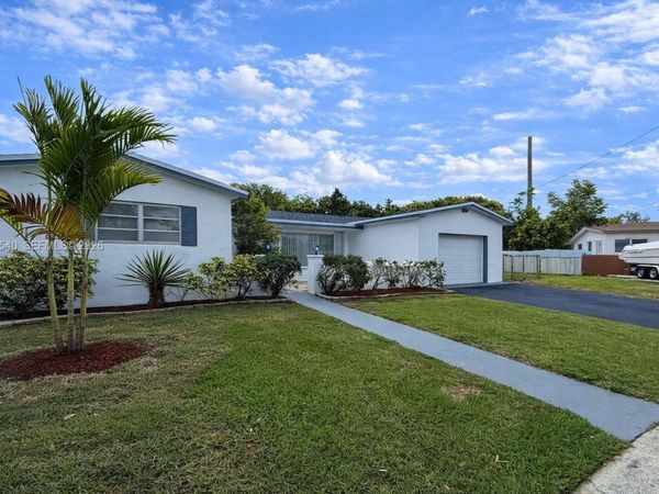 7150 SW 5th Ct , Pembroke Pines, FL 33023