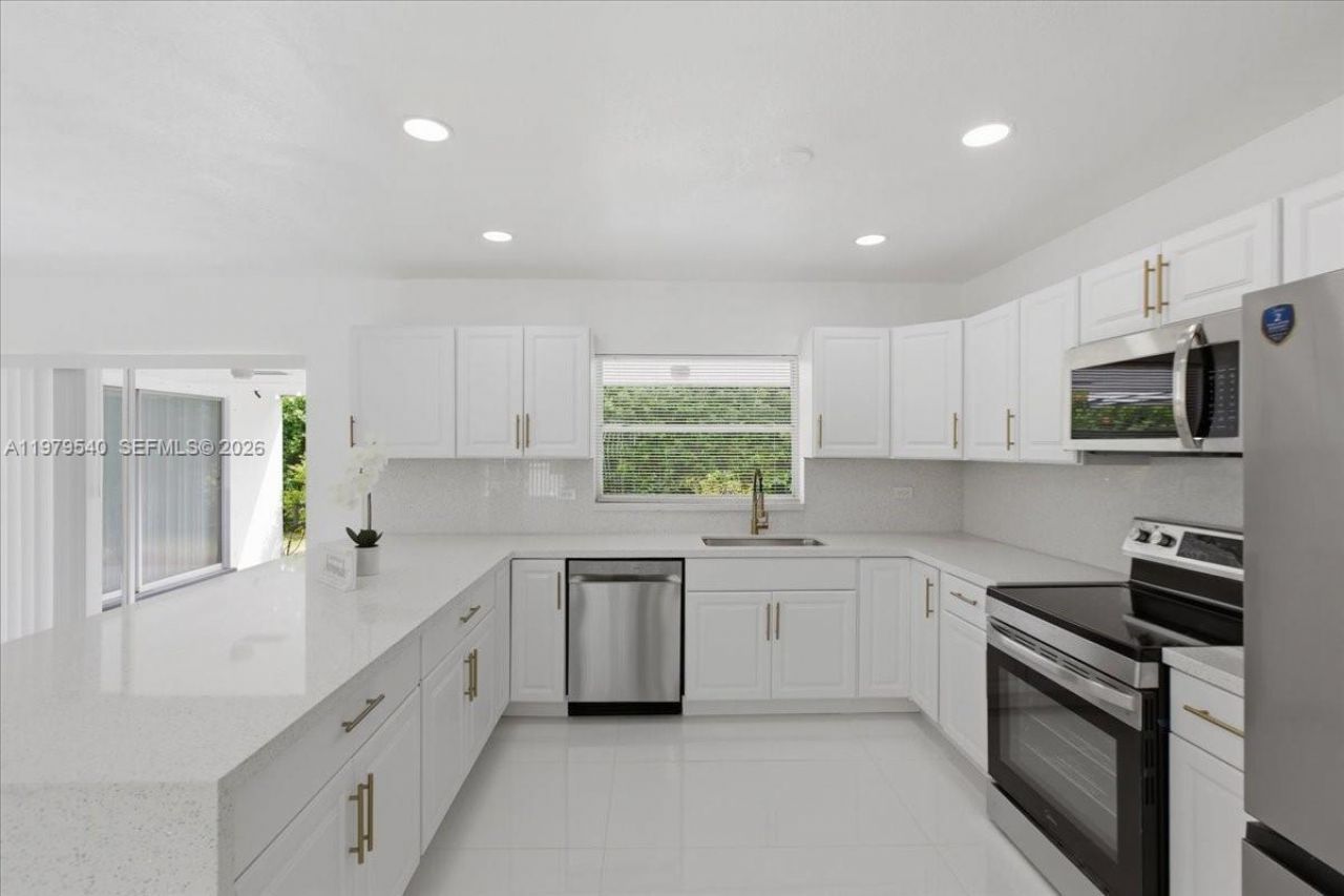 7150 SW 5th Ct , Pembroke Pines, FL 33023 Photo