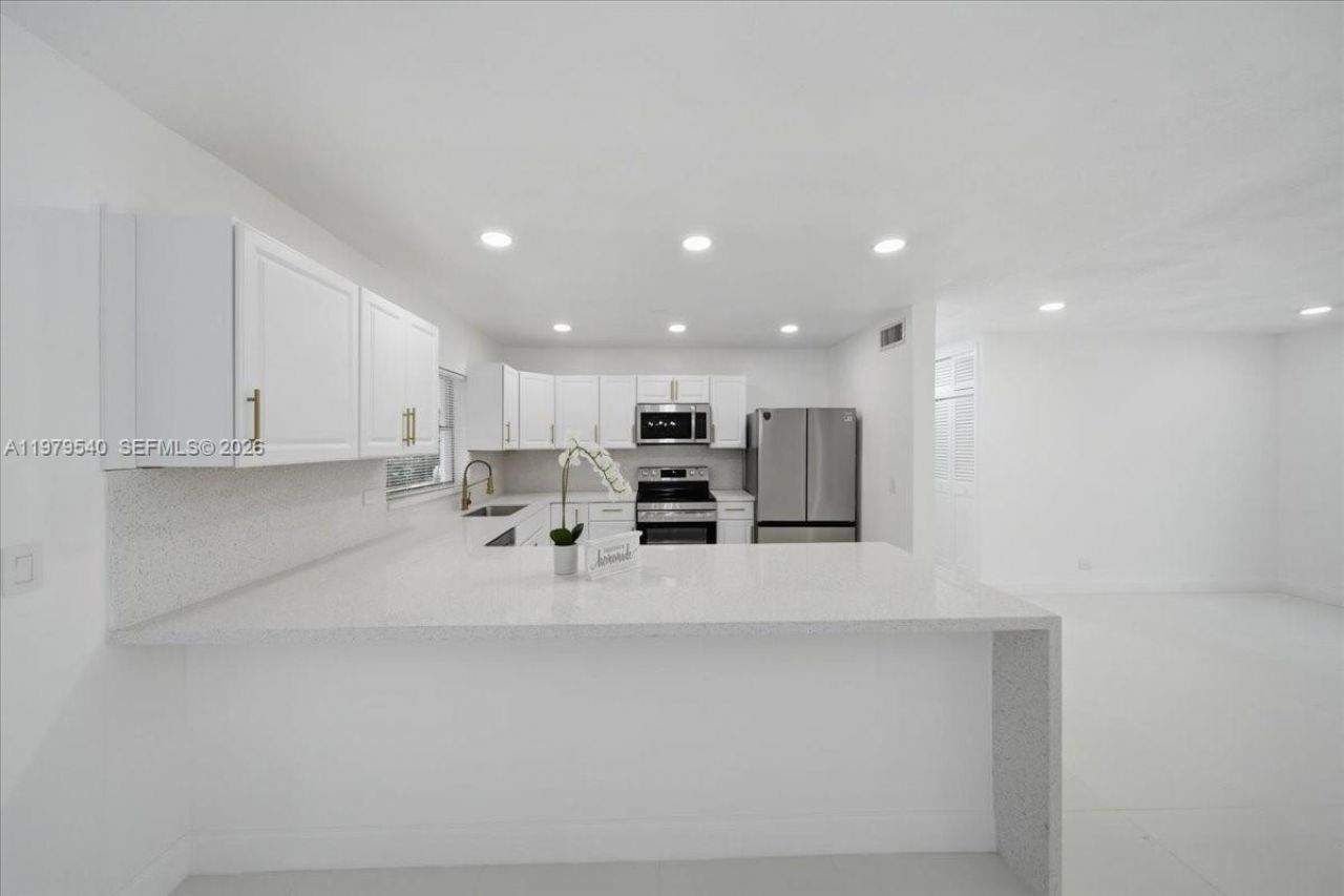 7150 SW 5th Ct , Pembroke Pines, FL 33023 Photo