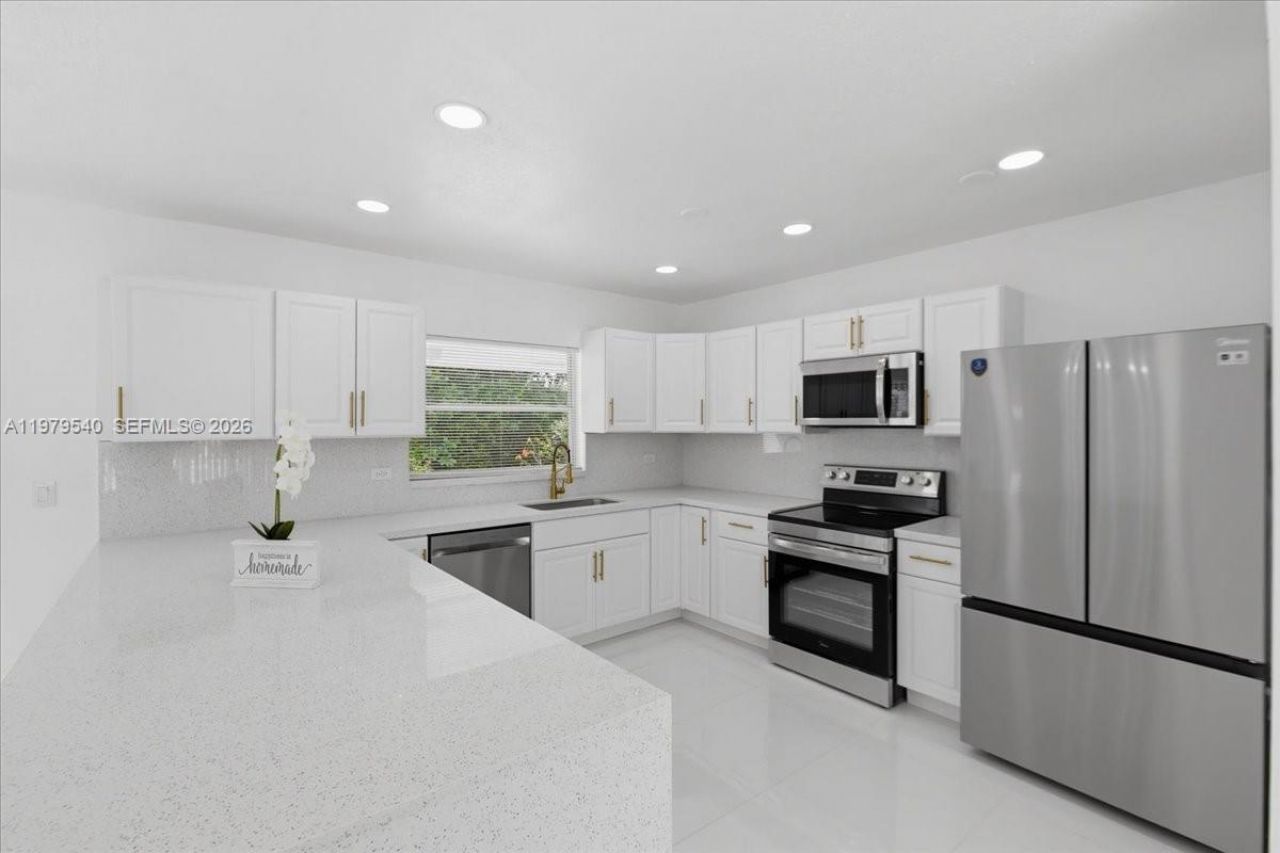 7150 SW 5th Ct , Pembroke Pines, FL 33023 Photo