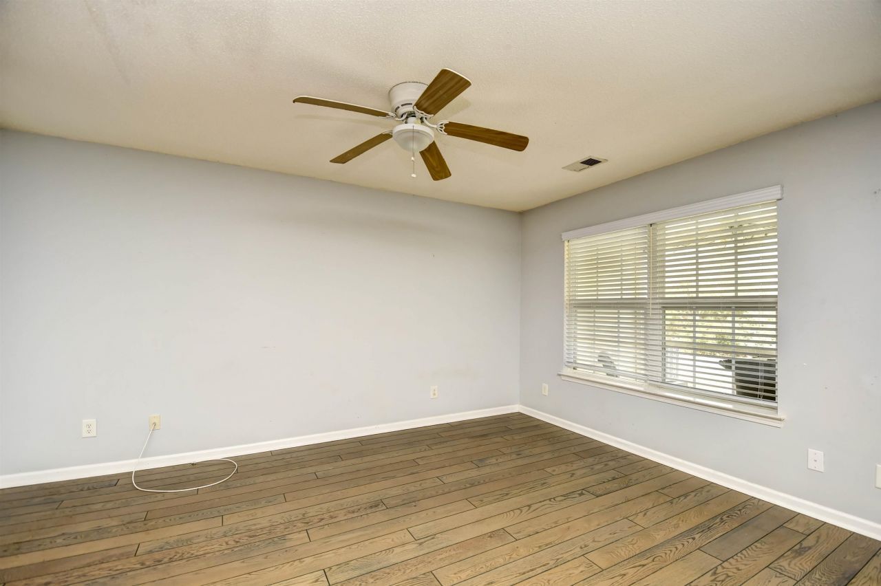 564 Uniola Dr. Photo 10