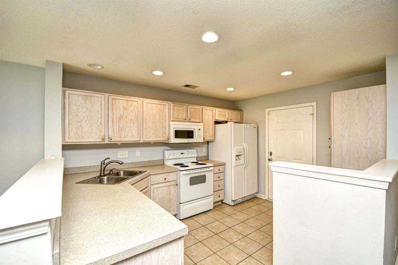 564 Uniola Dr. Photo 11