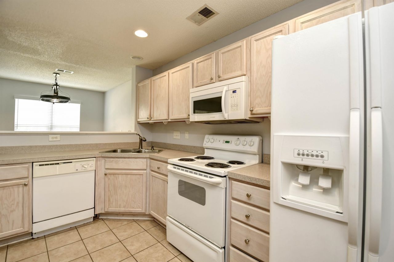 564 Uniola Dr. Photo 13