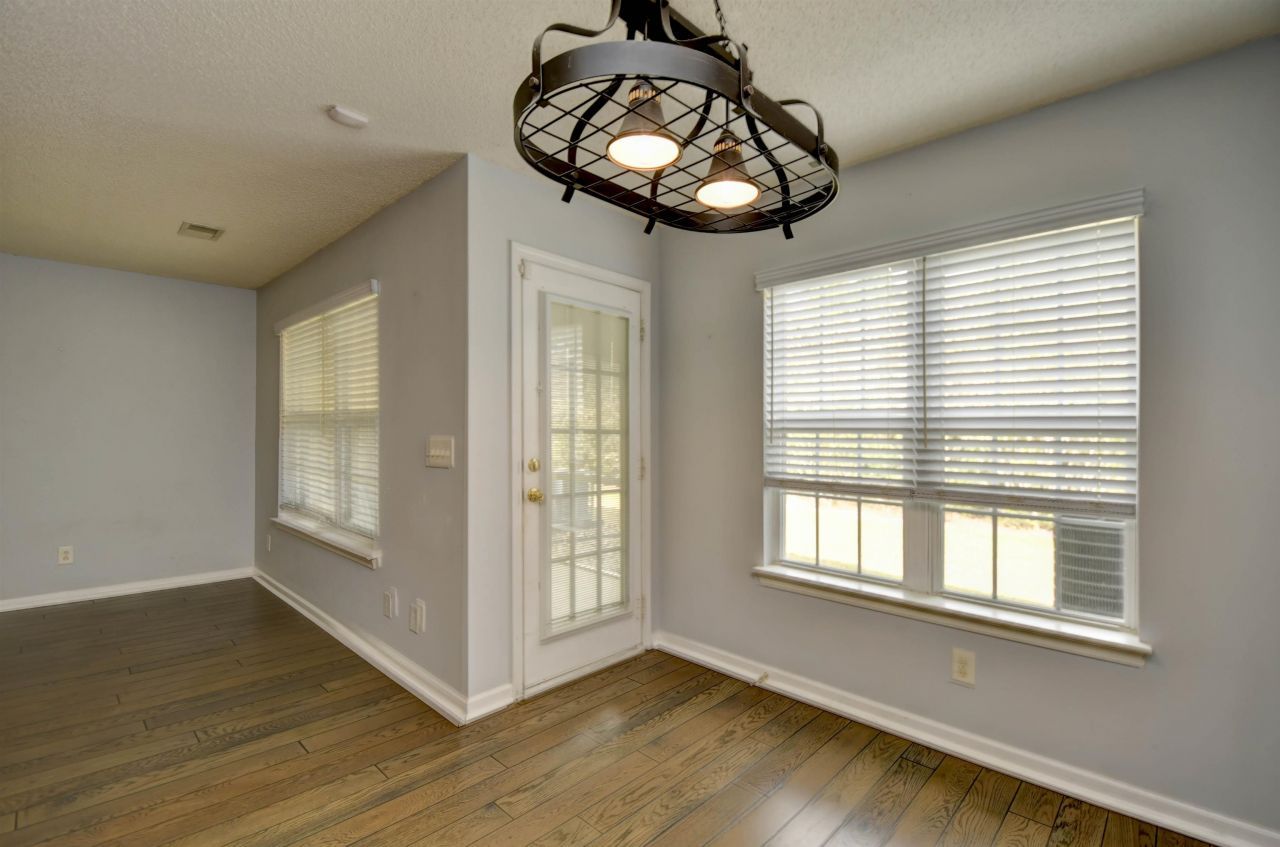 564 Uniola Dr. Photo 15