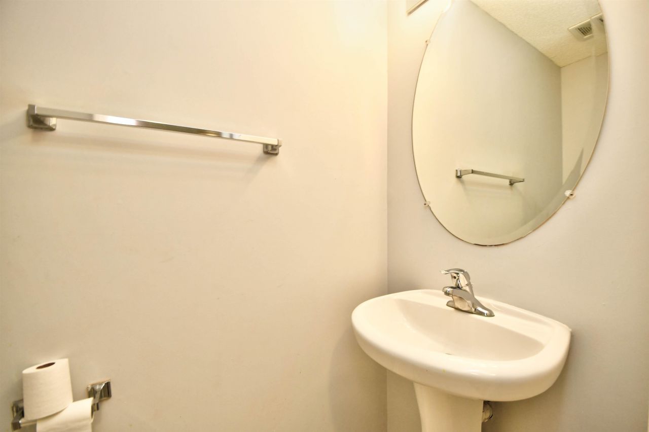 564 Uniola Dr. Photo 17