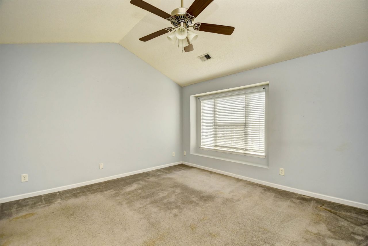 564 Uniola Dr. Photo 19