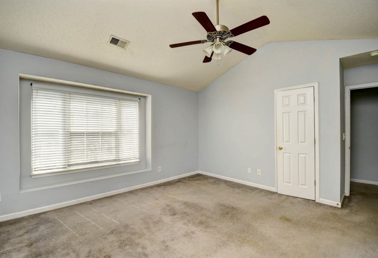 564 Uniola Dr. Photo 20