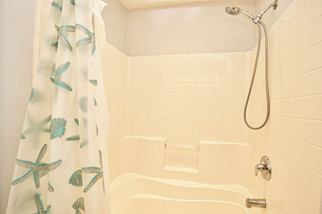 564 Uniola Dr. Photo 23