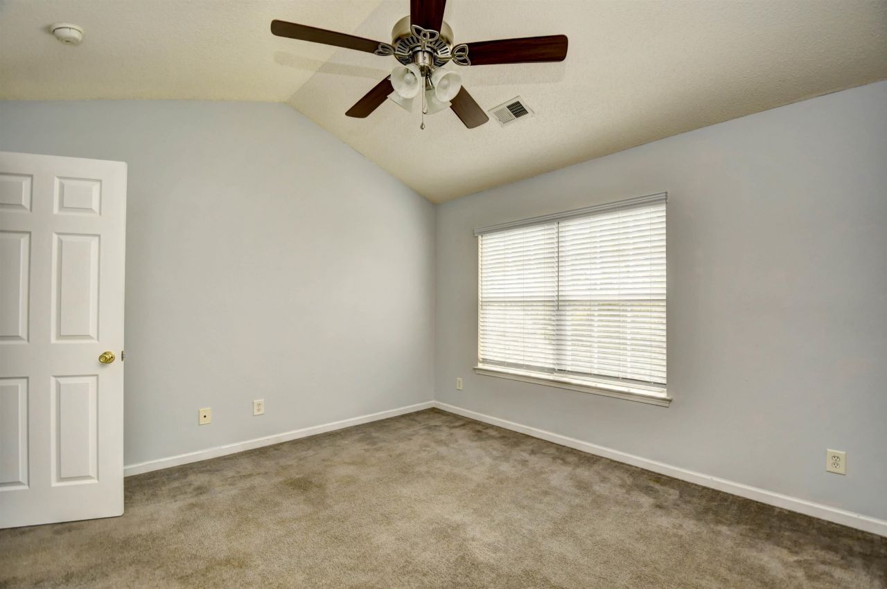 564 Uniola Dr. Photo 26