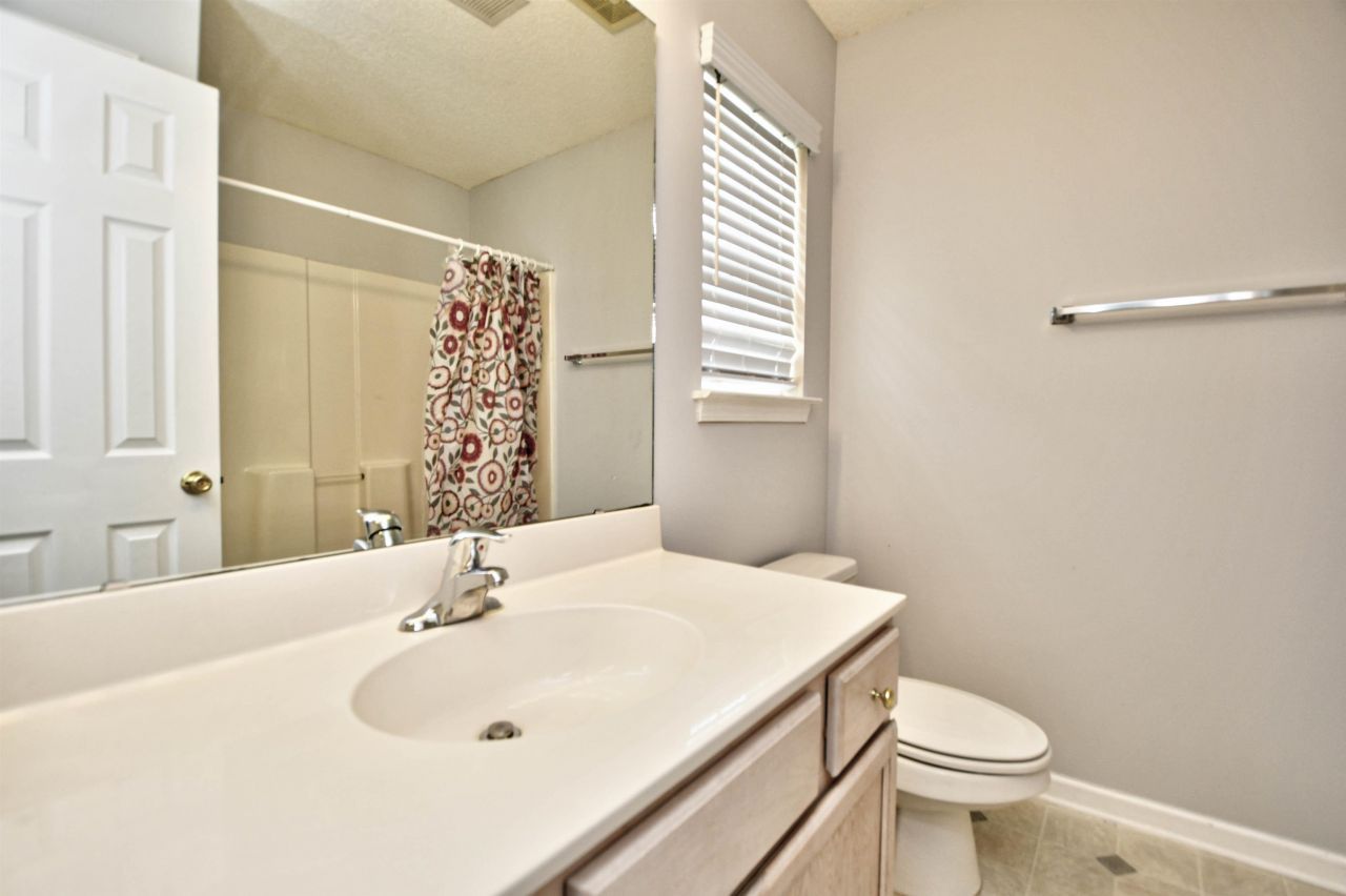 564 Uniola Dr. Photo 29