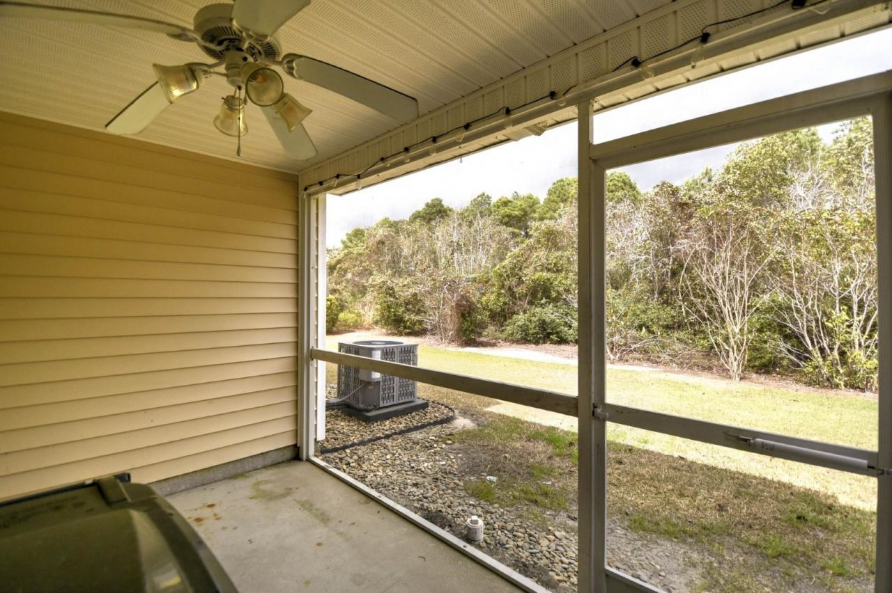 564 Uniola Dr. Photo 31