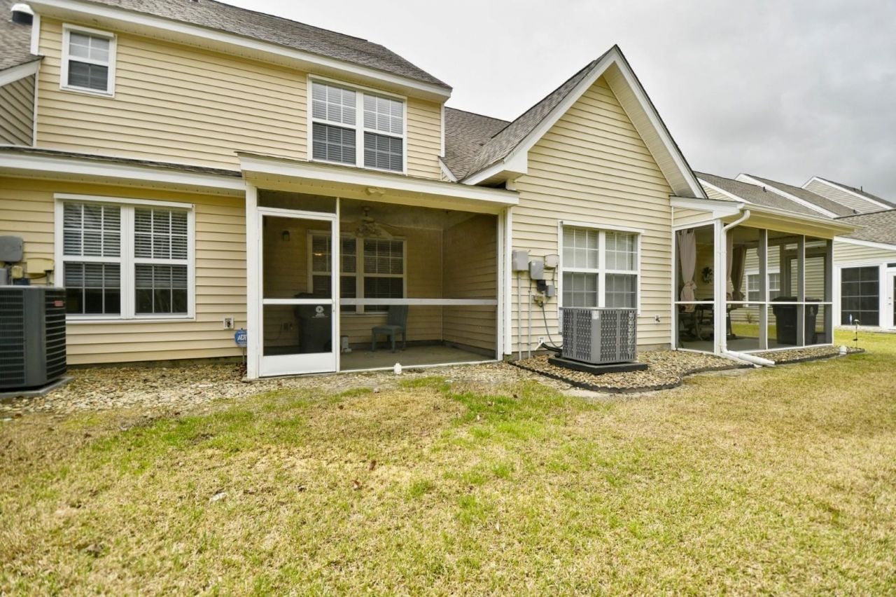 564 Uniola Dr. Photo 36