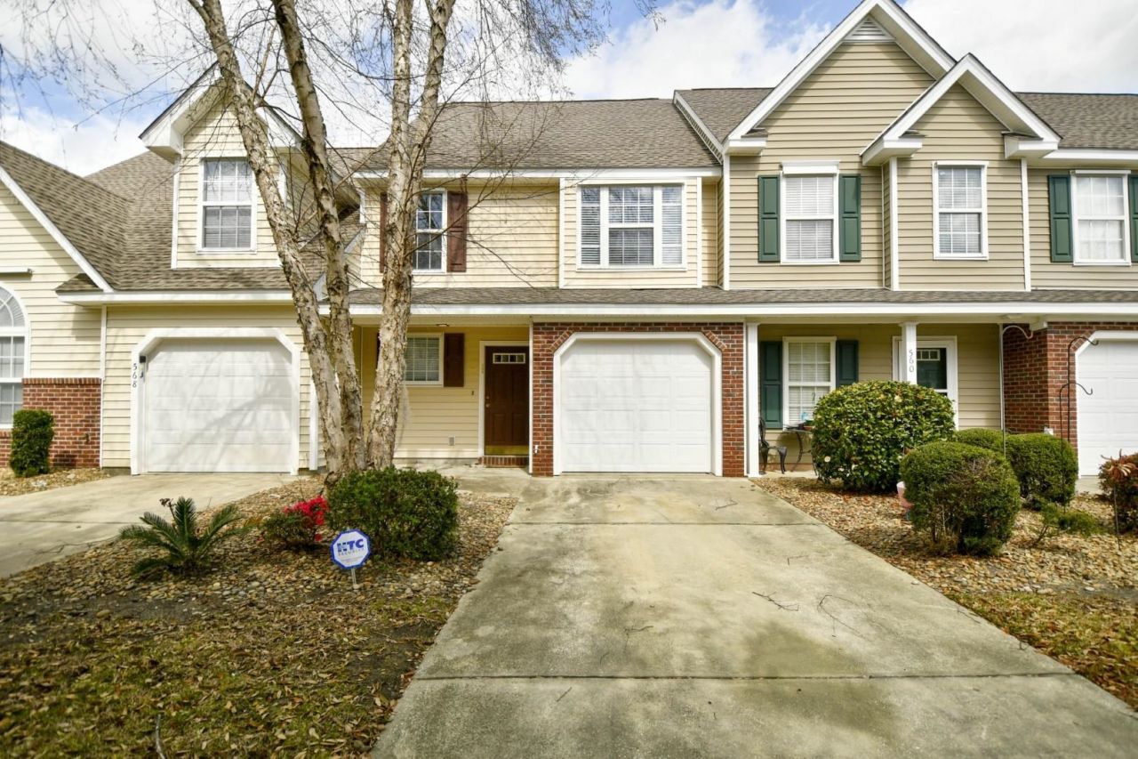 564 Uniola Dr. Photo 4