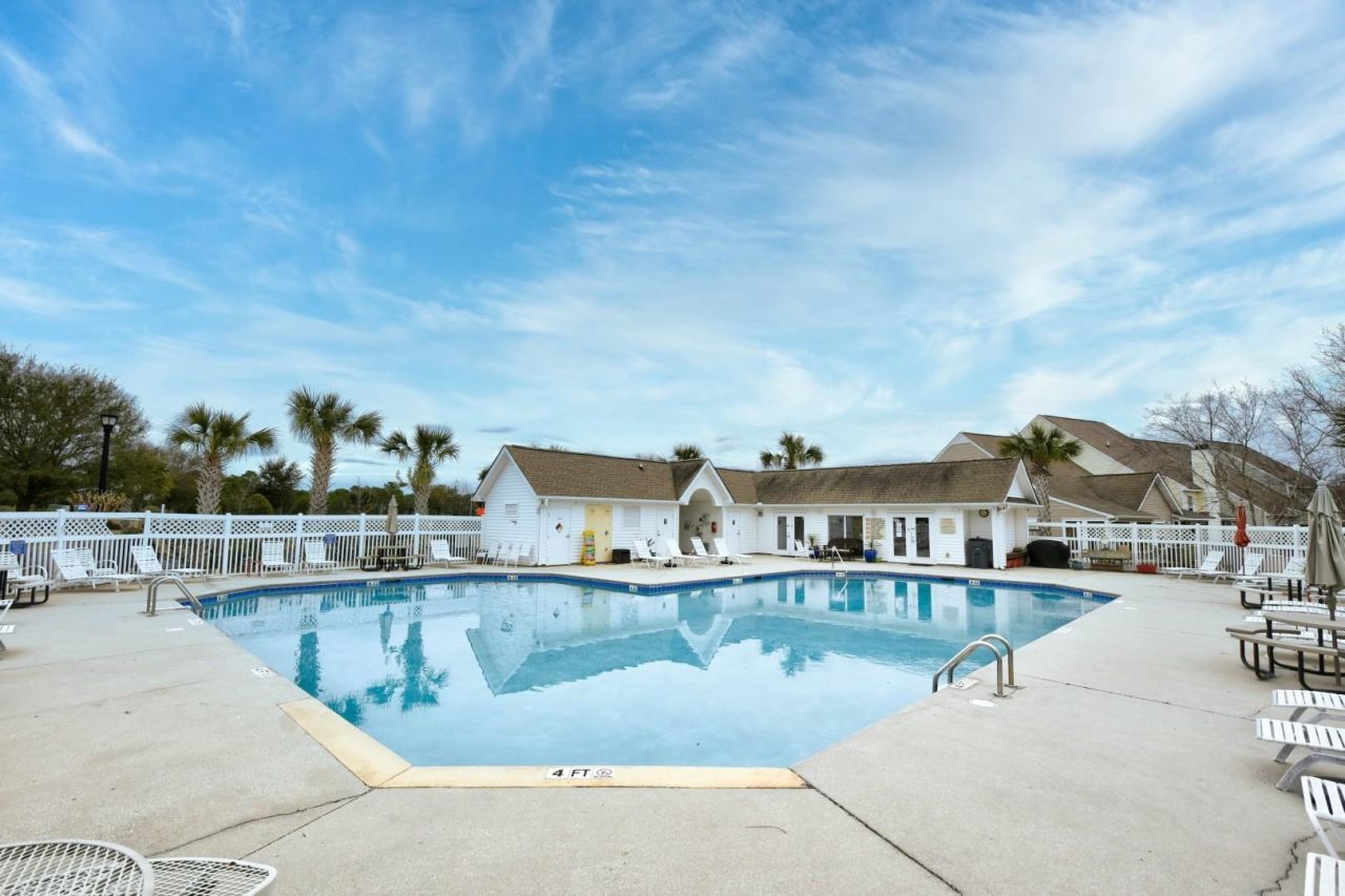 564 Uniola Dr. Photo 40