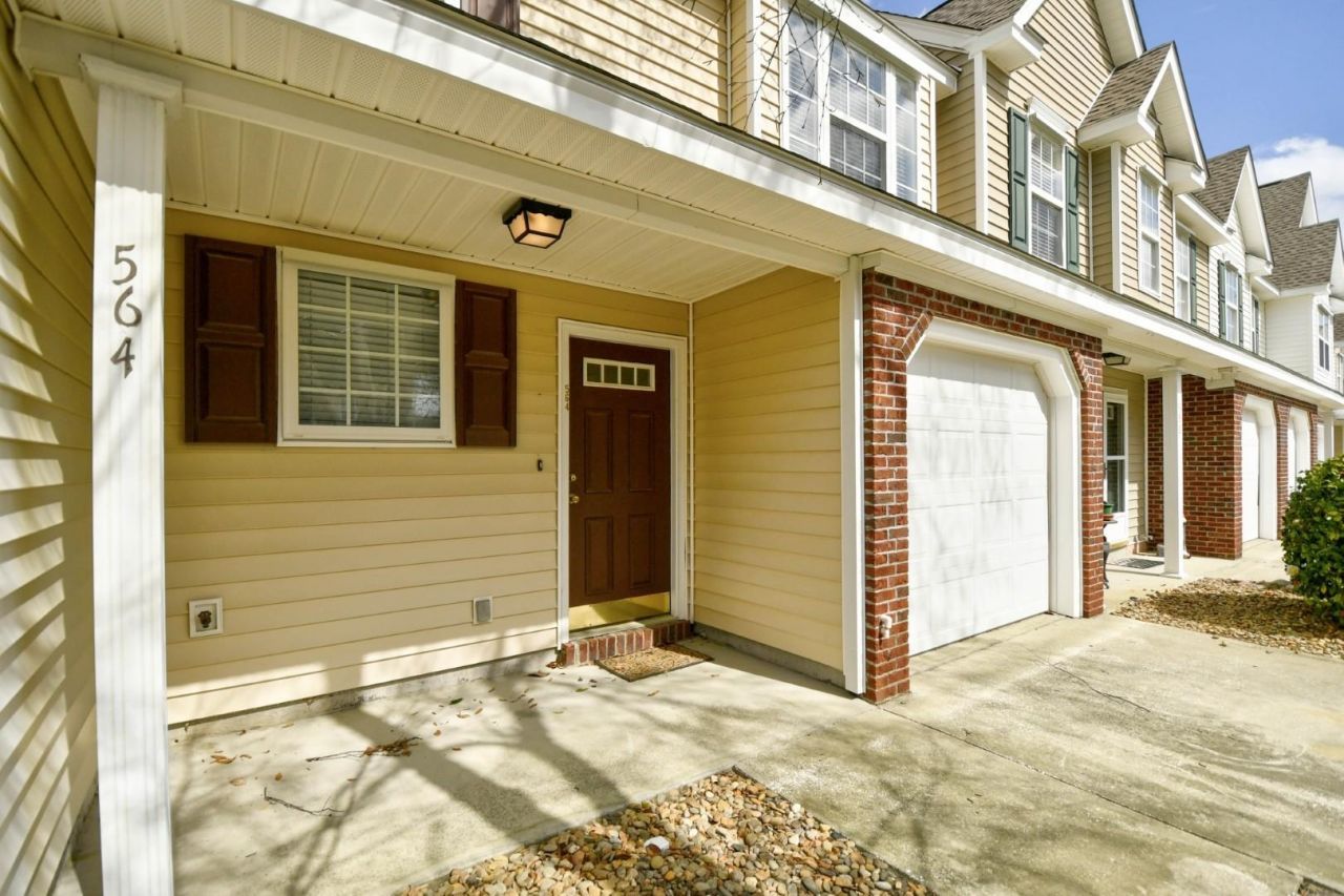 564 Uniola Dr. Photo 5