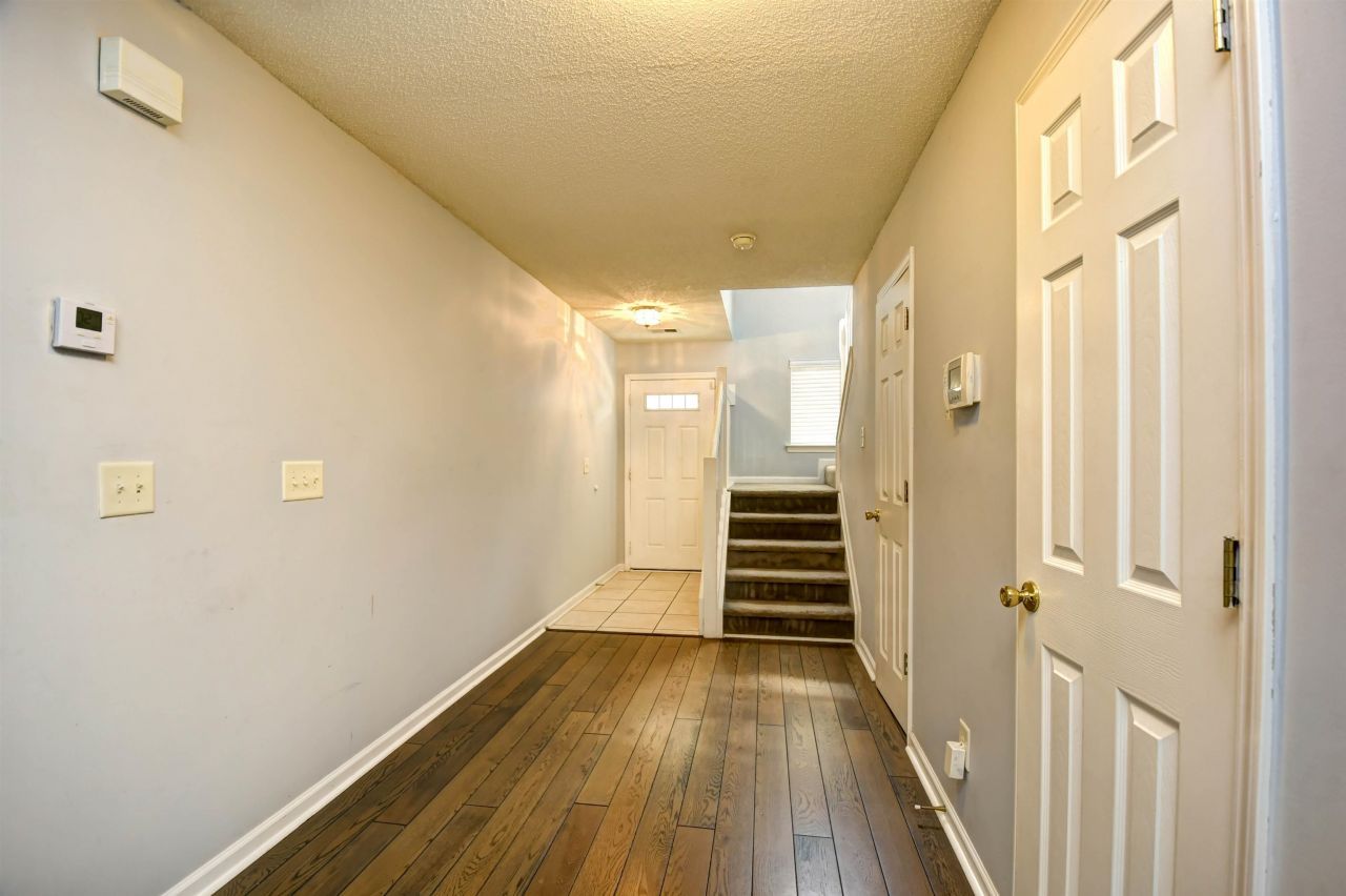 564 Uniola Dr. Photo 7