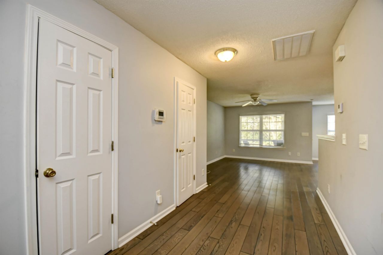 564 Uniola Dr. Photo 8