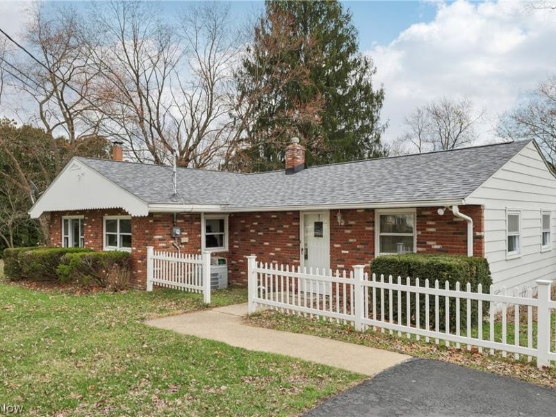 402 Yager Road, New Franklin, OH 44216 Photo 2