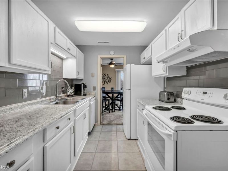 2021 King James Pky, Unit 316, Westlake, OH 44145 Photo 4