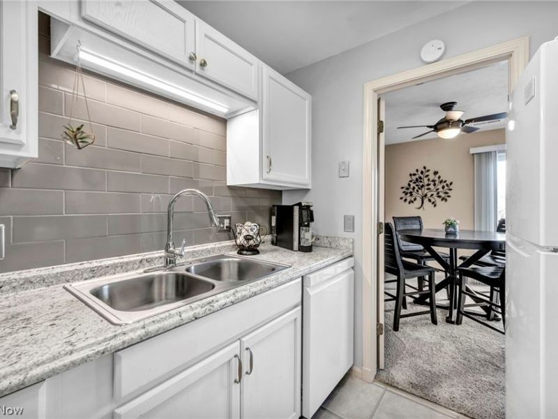 2021 King James Pky, Unit 316, Westlake, OH 44145 Photo 5