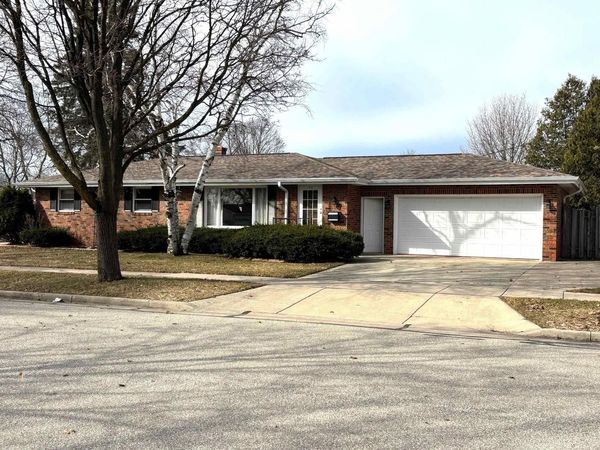 1931 N SUMMIT STREET, Appleton, WI 54914